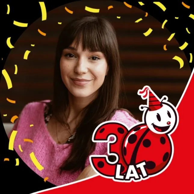 Smiling woman and information about store 30s birthday